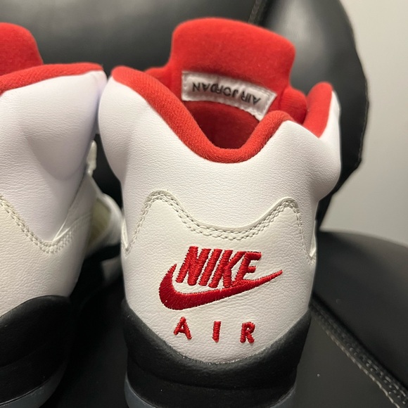 Air Jordan 5 Retro GS Fire Red - Picture 4 of 11